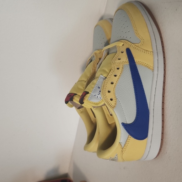 SOLD Travis Scott Jordan Low. - Picture 3 of 7